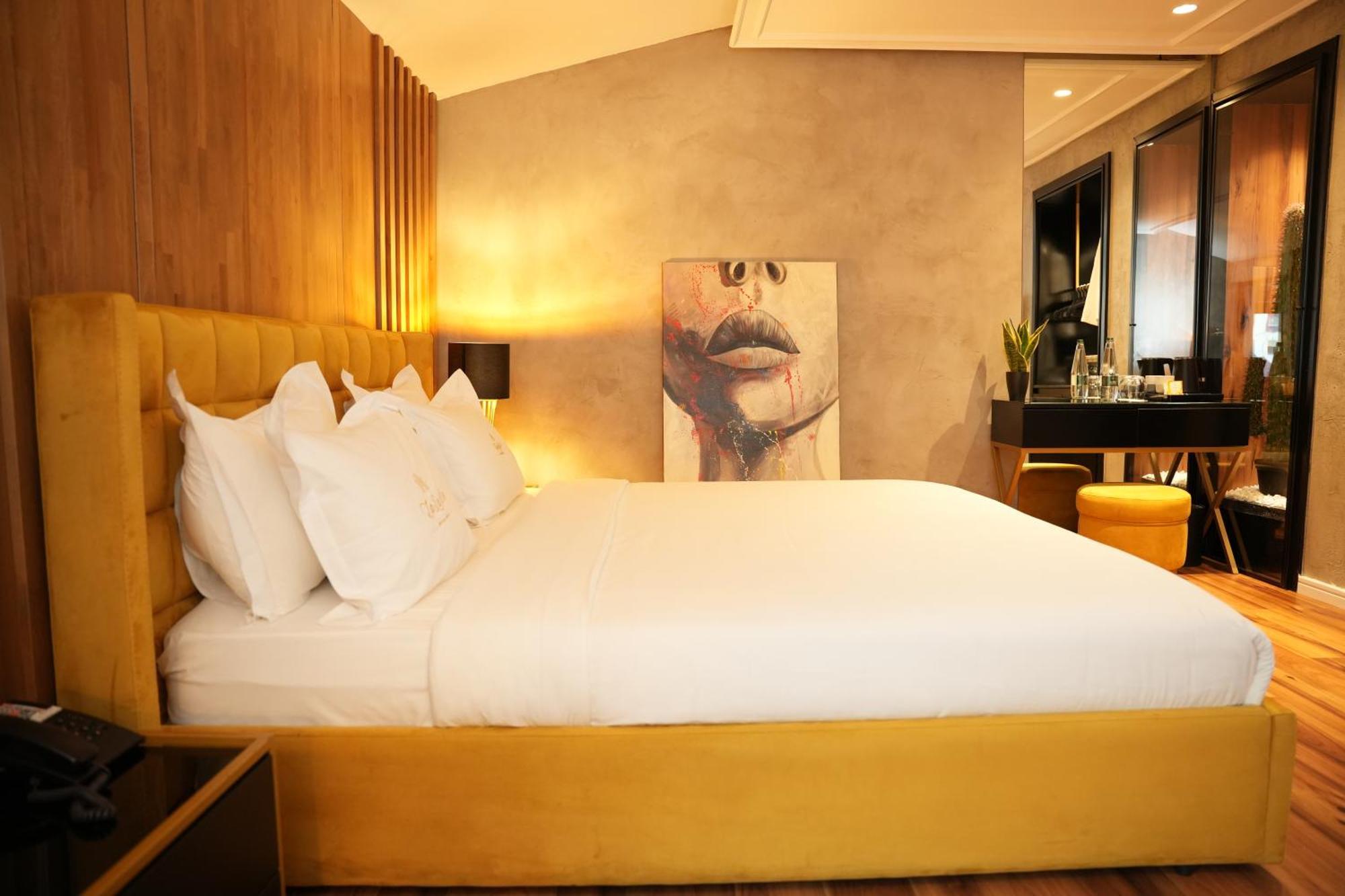 La Suite Boutique Hotel Tirana Exterior foto